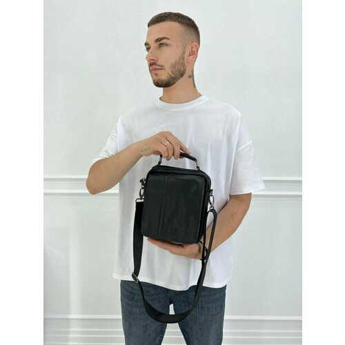 фото Сумка мессенджер , фактура гладкая, черный нет бренда