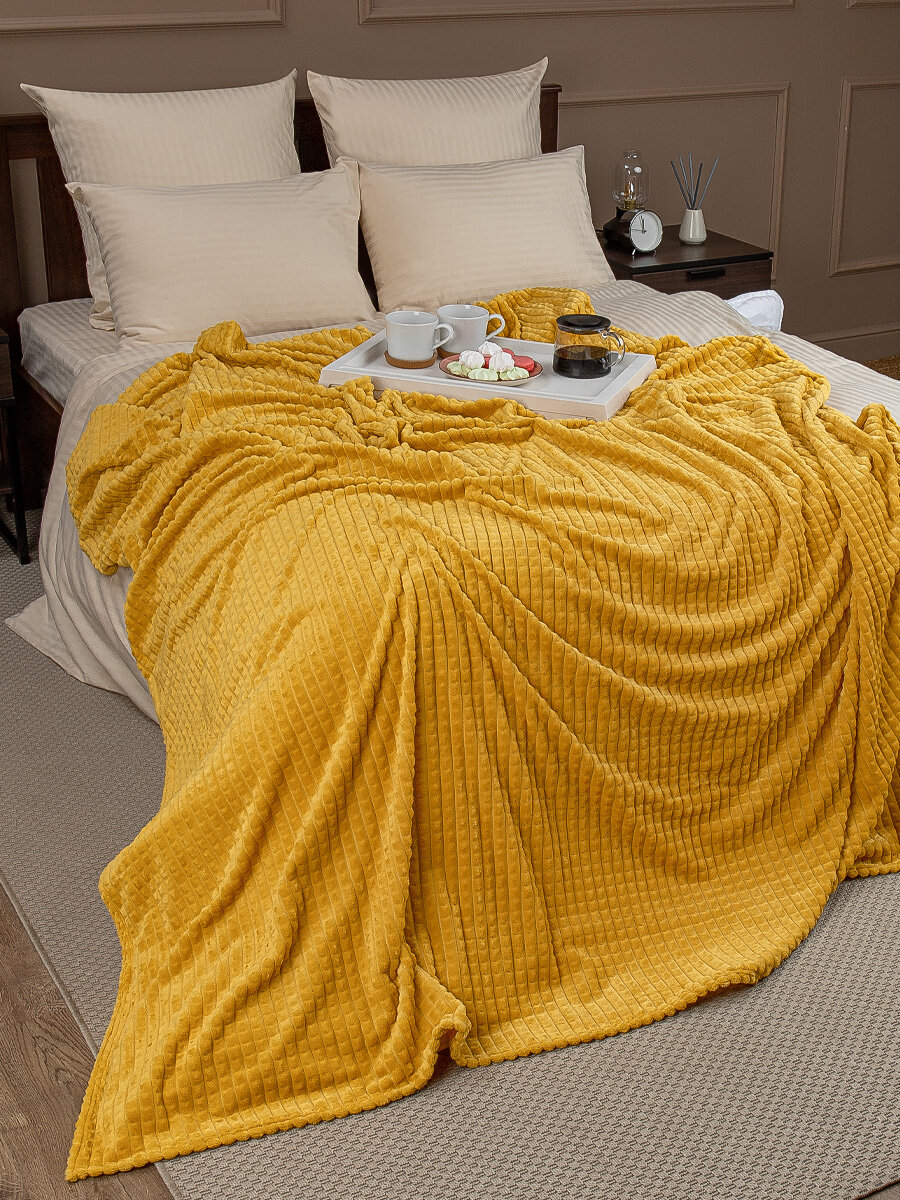 Плед TexRepublic Deco 200х220 см евро, покрывало велсофт, однотонный желтый, мягкий, плюшевый - фотография № 3