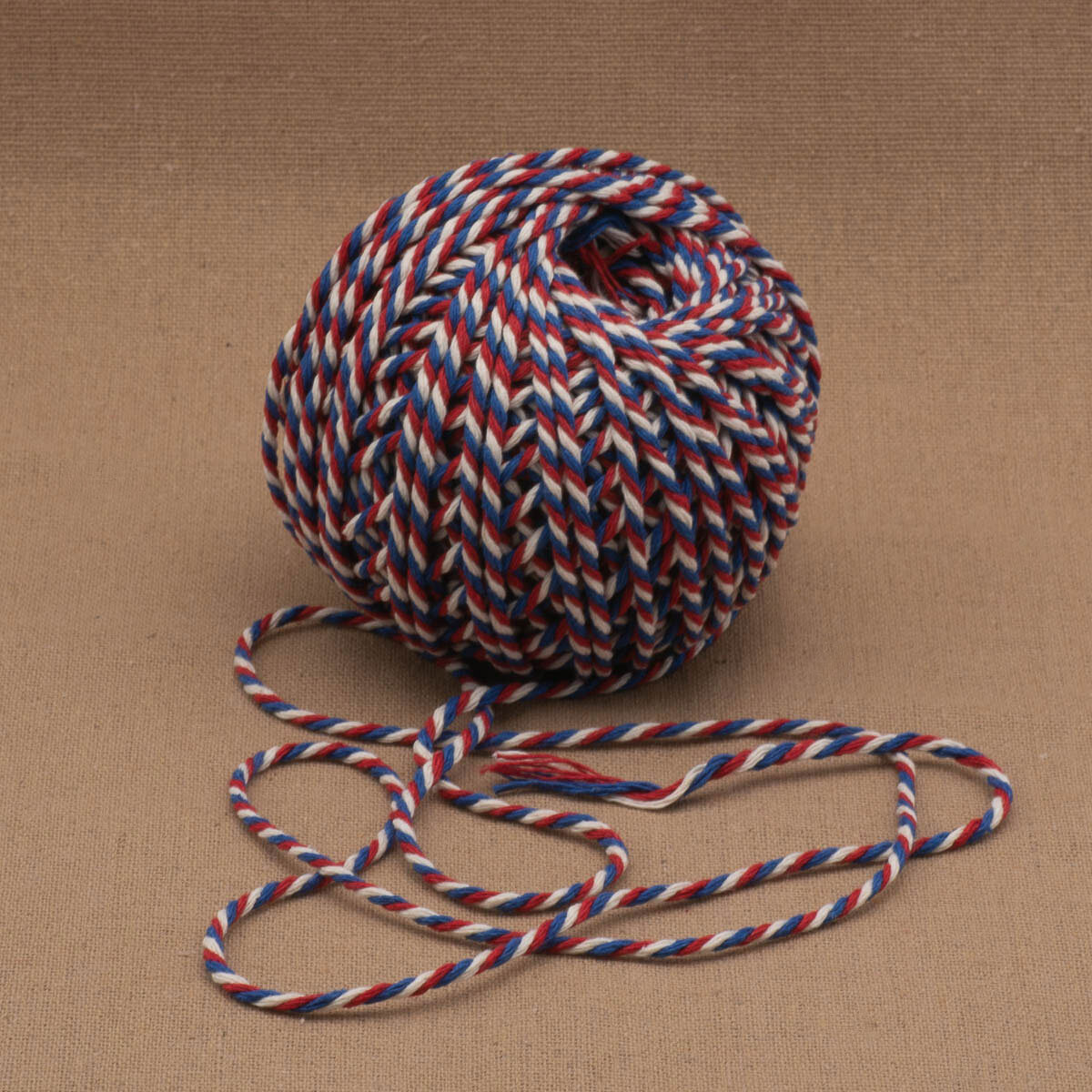 Шнур хлопковый плетеный для рукоделия и одежды, 3мм*50м, Айрис (красный, синий) — фото 1