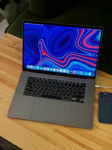 Изображение товара 16" Ноутбук Apple MacBook Pro 16 Retina 3072x1920, Touch Bar, Intel Core i7 2.6 ГГц, RAM 16 ГБ, DDR4, SSD 512 ГБ, AMD Radeon Pro 5300M, macOS, MVVJ2LL/A, серый космос