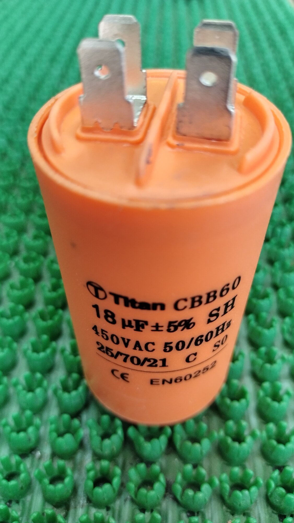 Пусковой конденсатор 18мкф 450VAC 5% (40Х70) CBB60-A клеммы TITAN CBB60-A186J450V040070