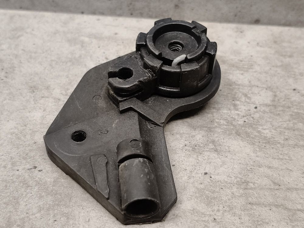 Кронштейне ручки открыв. капота bmw e39 5123817659