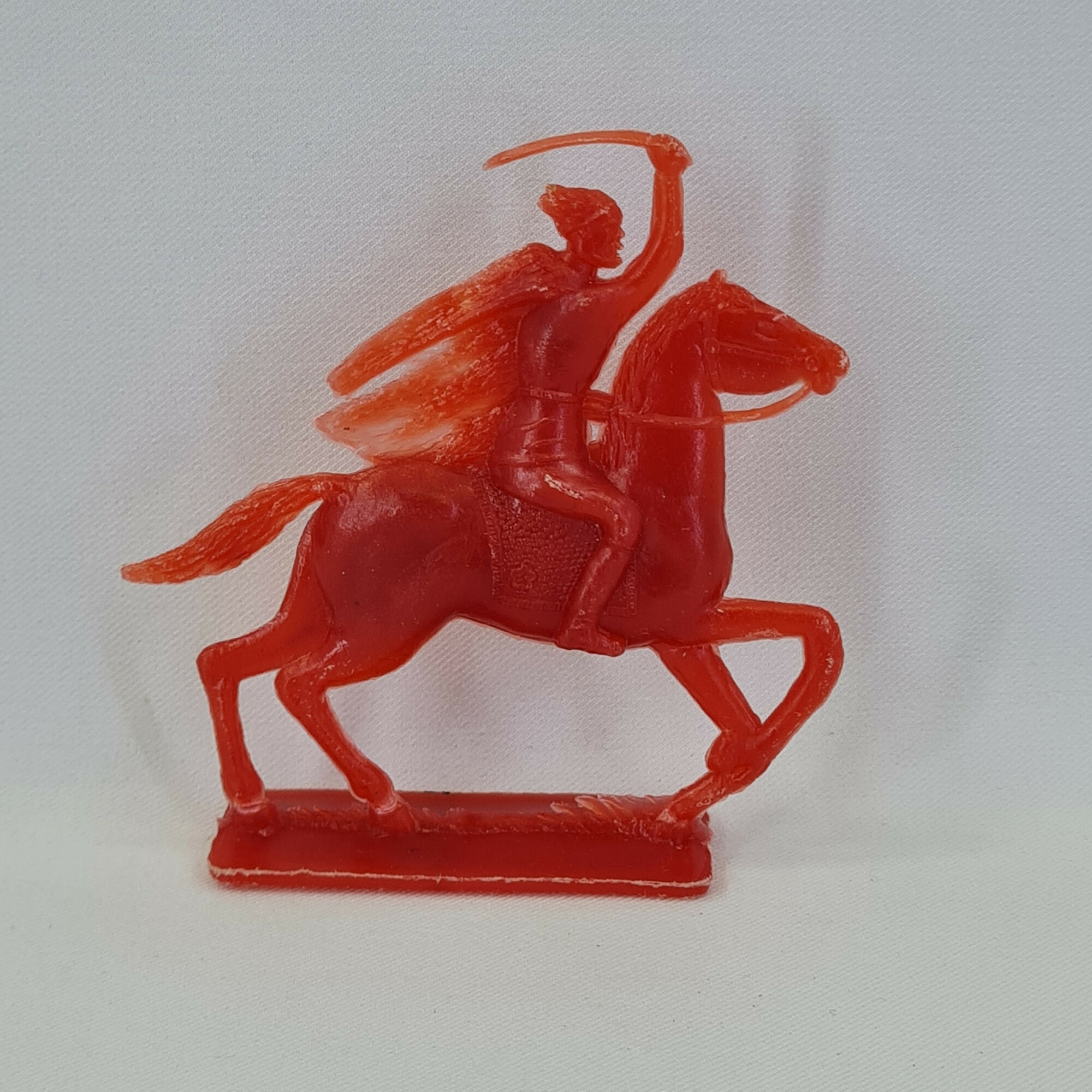 Фигурка винтажная, СССР. Всадник на коне с копьем, декоративная статуэтка в красном цвете
