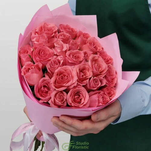Изображение товара Монобукет STUDIO FLORISTIC "Букет роз", роза, 25 штук, высота 40см, оберточная бумага