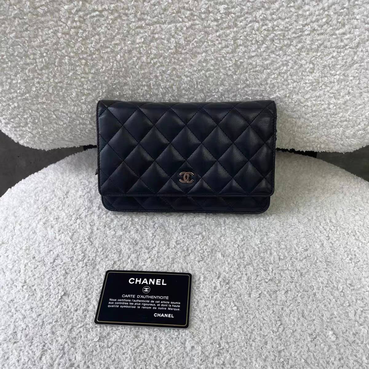 Сумка кросс-боди Chanel WOC, фактура гладкая, черные — фото 1