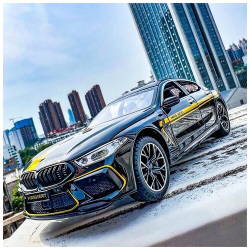 Коллекционная масштабная модель BMW M8 Competition 1:24 (металл, свет, звук) металлическая машинка 1 24 bmw m8 полиция 21 см инерционная свет звук черный