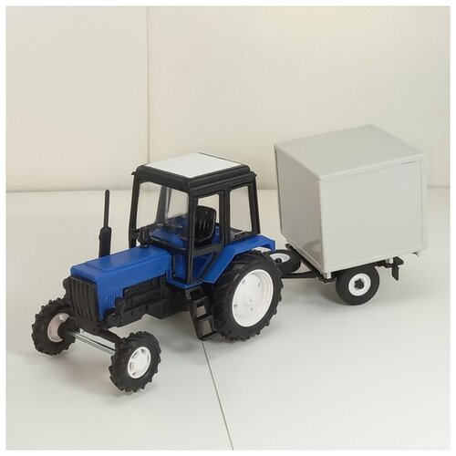Масштабная модель МОМ Трактор МТЗ-82 двух цветный с прицепом белая будка (пластик) синий/черный, 1:43