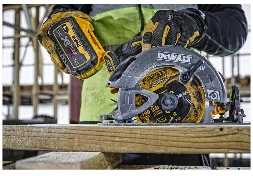 Аккумуляторная дисковая ручная пила DEWALT FlexVolt DCS578NT, кейс TSTAK, без АКБ и ЗУ - фото №15