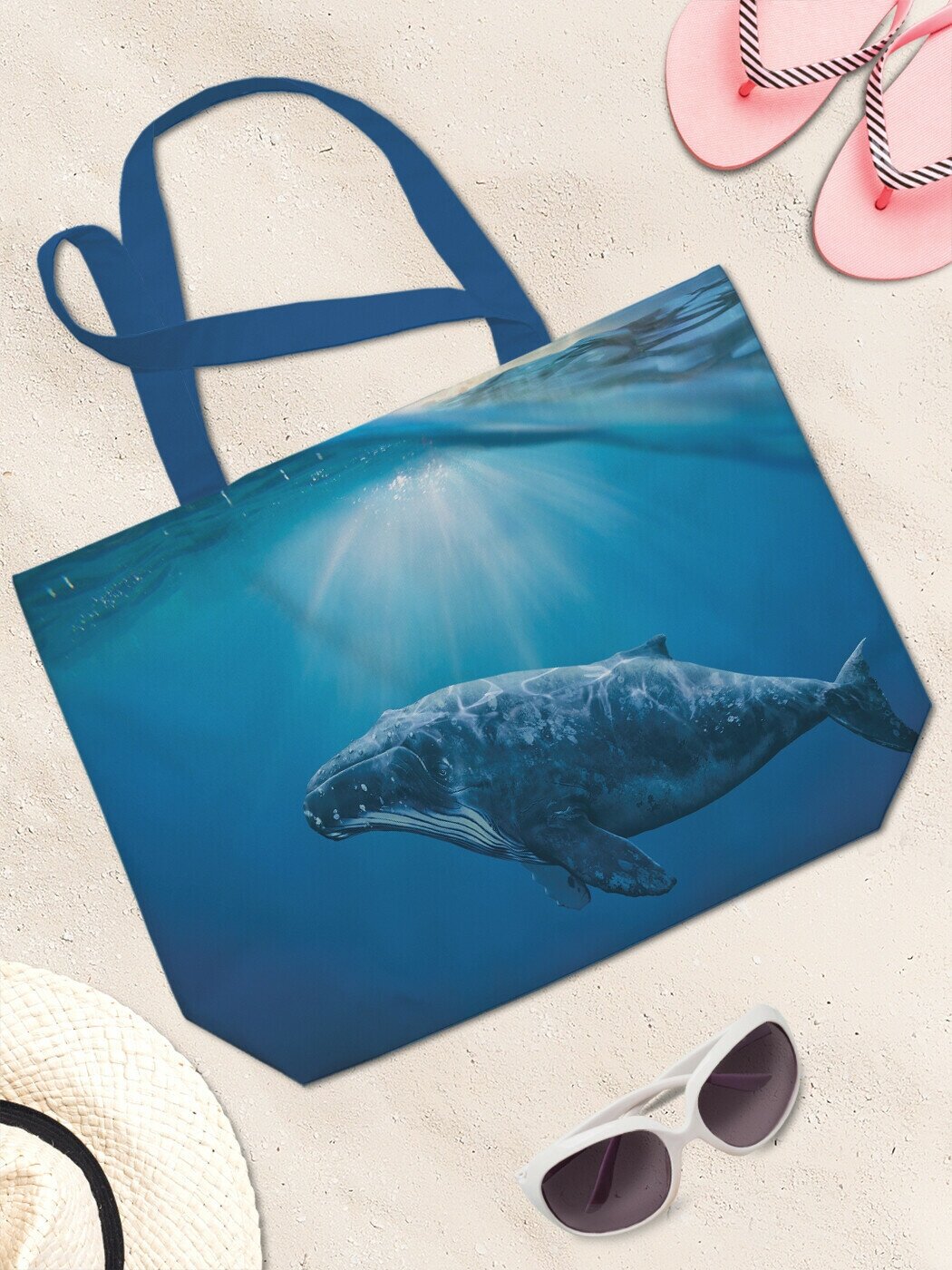 Текстильная женская сумка JoyArty "Задумчивый кит" на молнии для пляжа и фитнеса - фотография № 3
