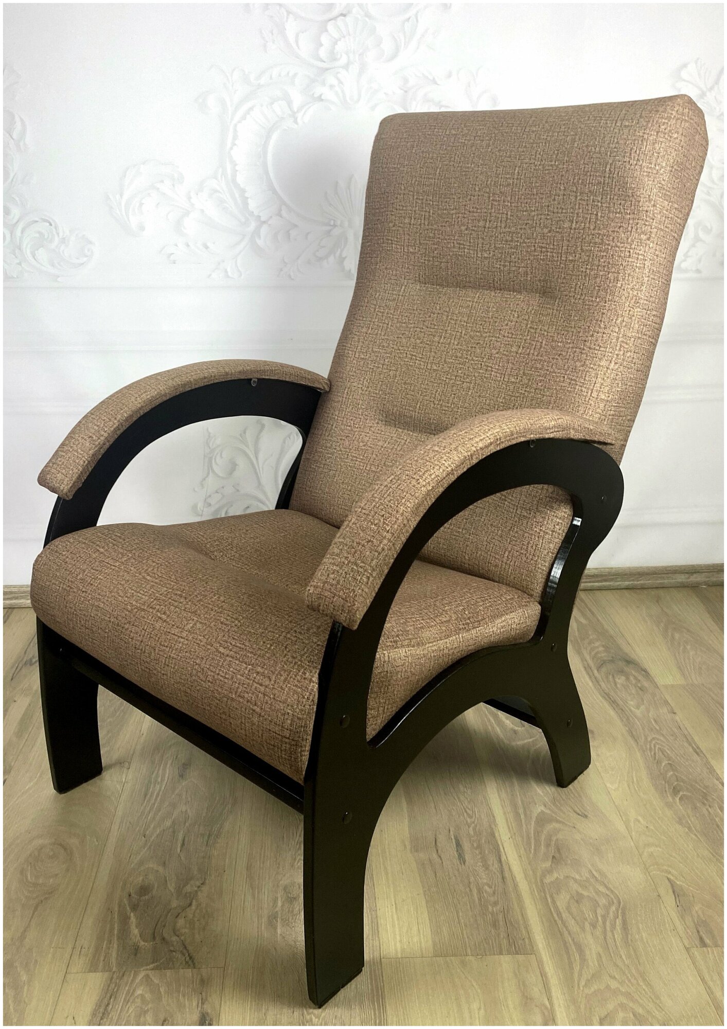 Кресло Классика мягкое для отдыха в комнату, гостиную, спальню, для дома, коричневое
