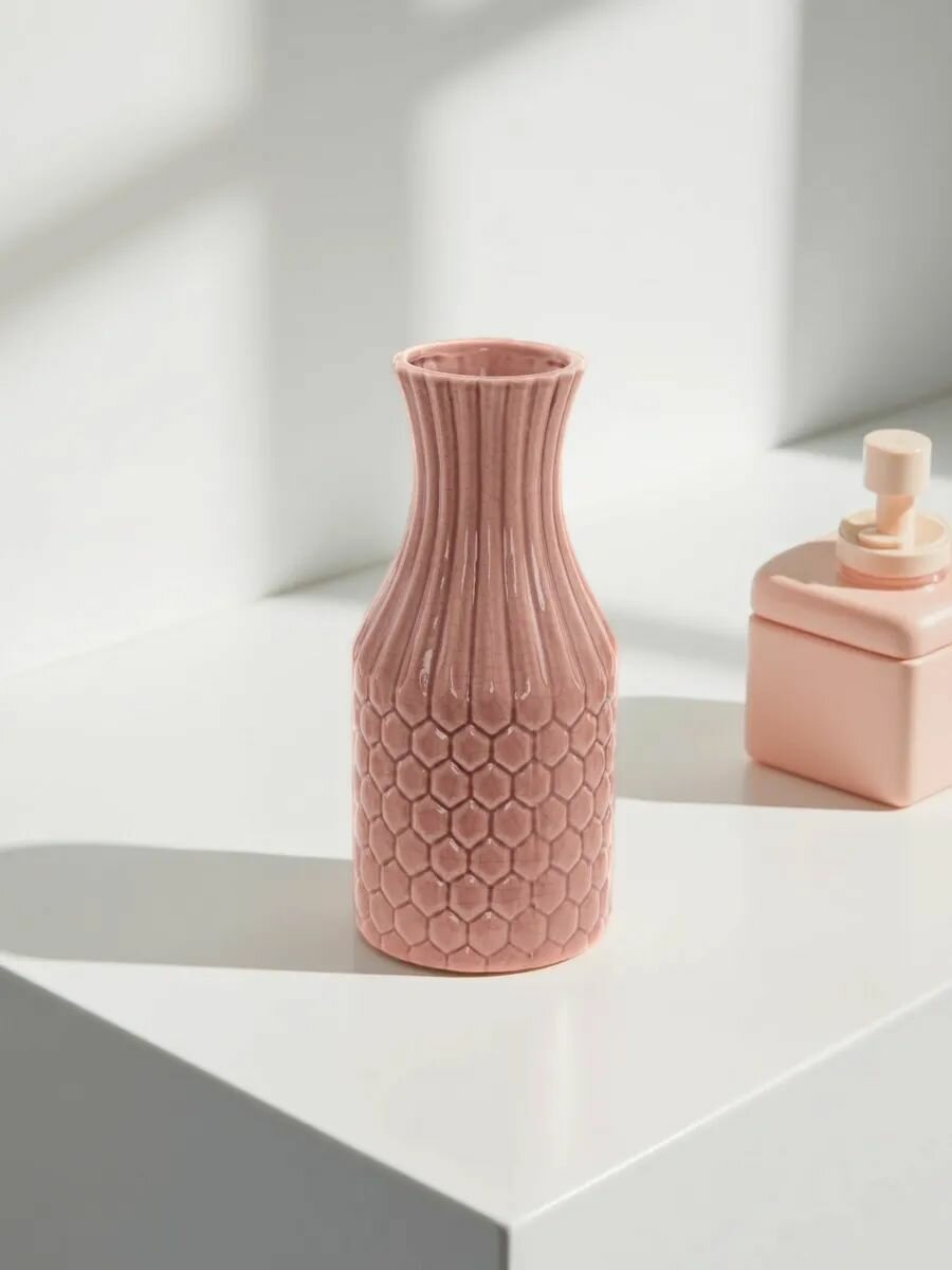 Ваза керамическая настольная, размер 11*11*25см, цвет розовый, поверхность фактурная — фото 1