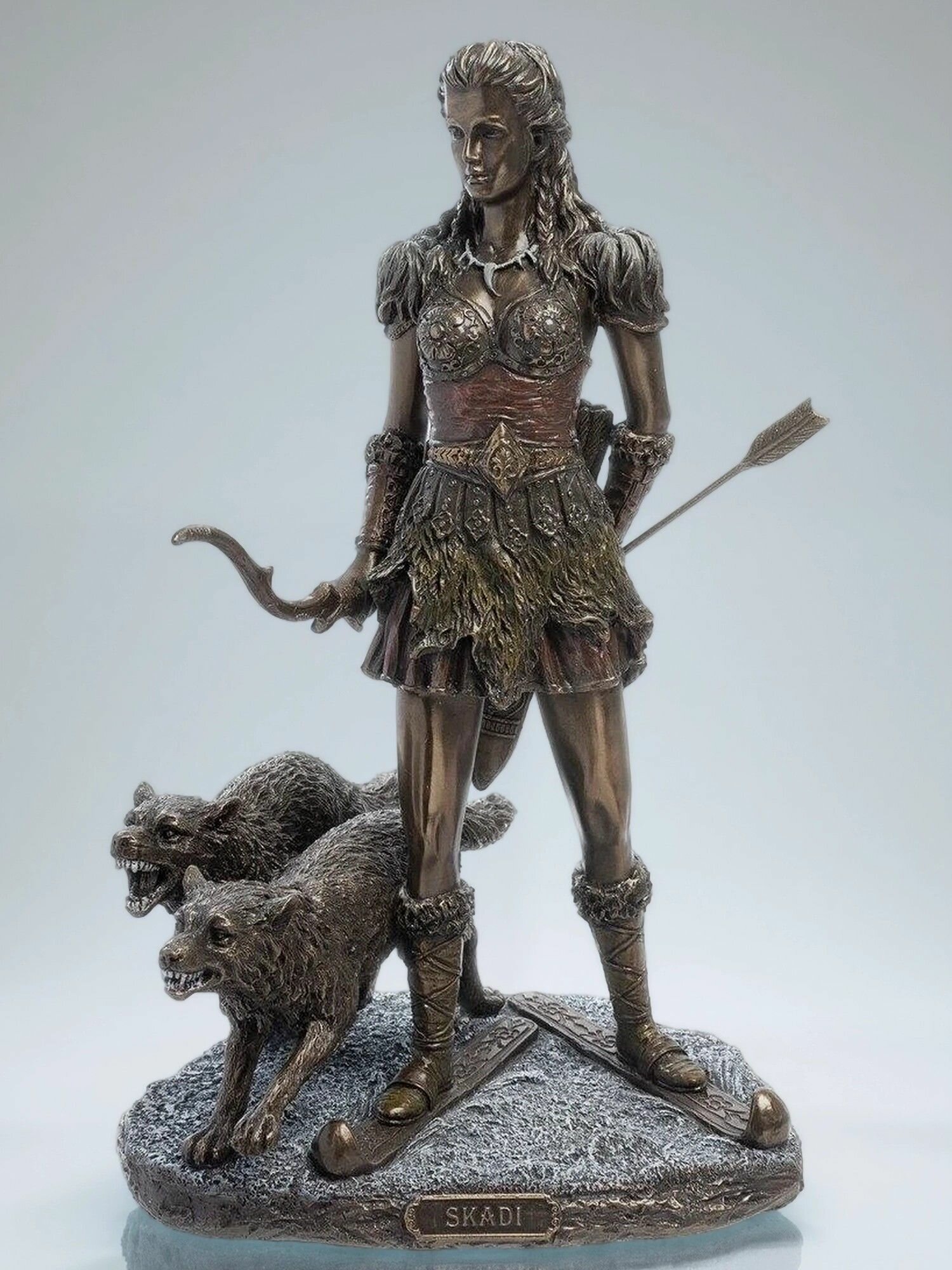 Статуэтка Скади - богиня охоты, зимы и гор, 26,5*16,5*20,5см