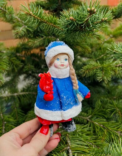 Изображение товара Ватная елочная игрушка - малышка в костюме Снегурочки