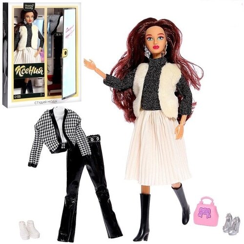 Кукла-модель с комплектом одежды 