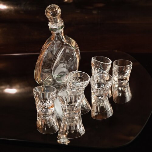 Подарочный набор - шесть стопок с гранями и плоский графин серии Хмельное стекло