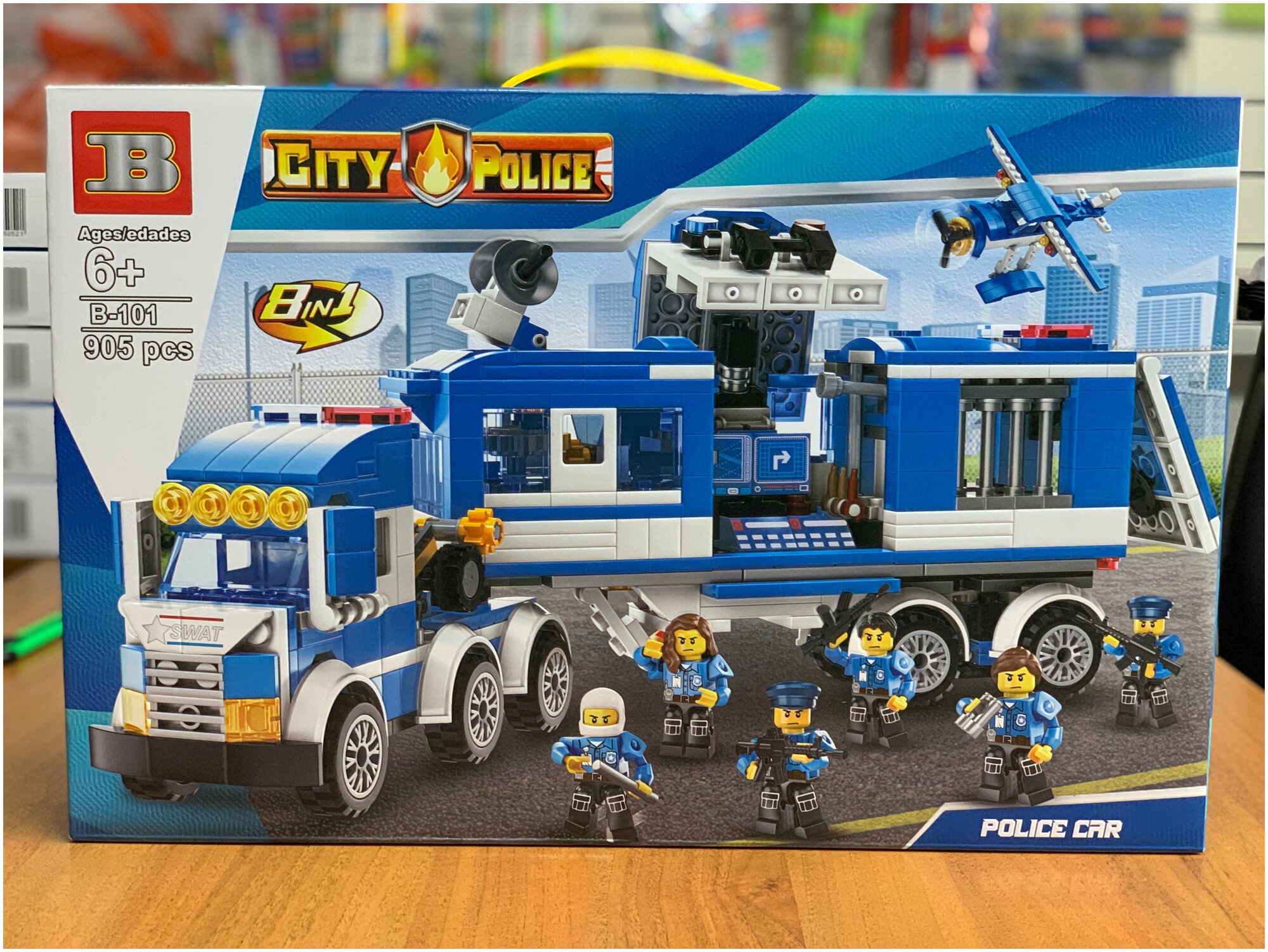 Конструктор Полицейская машина 905 деталей в коробке