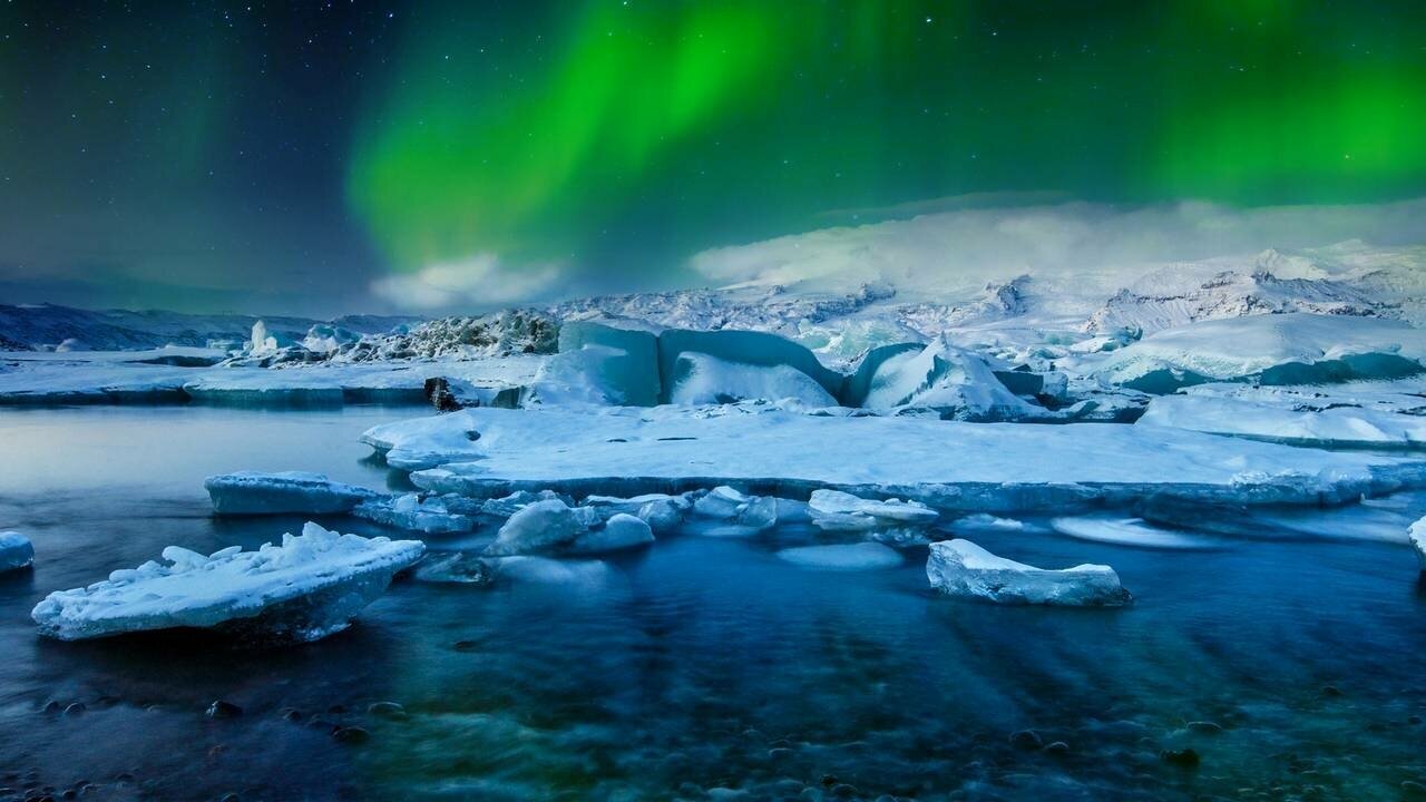 Картина на холсте 60x110 LinxOne "Northern Lights Lake Snow" интерьерная для дома / на стену / на кухню / с подрамником