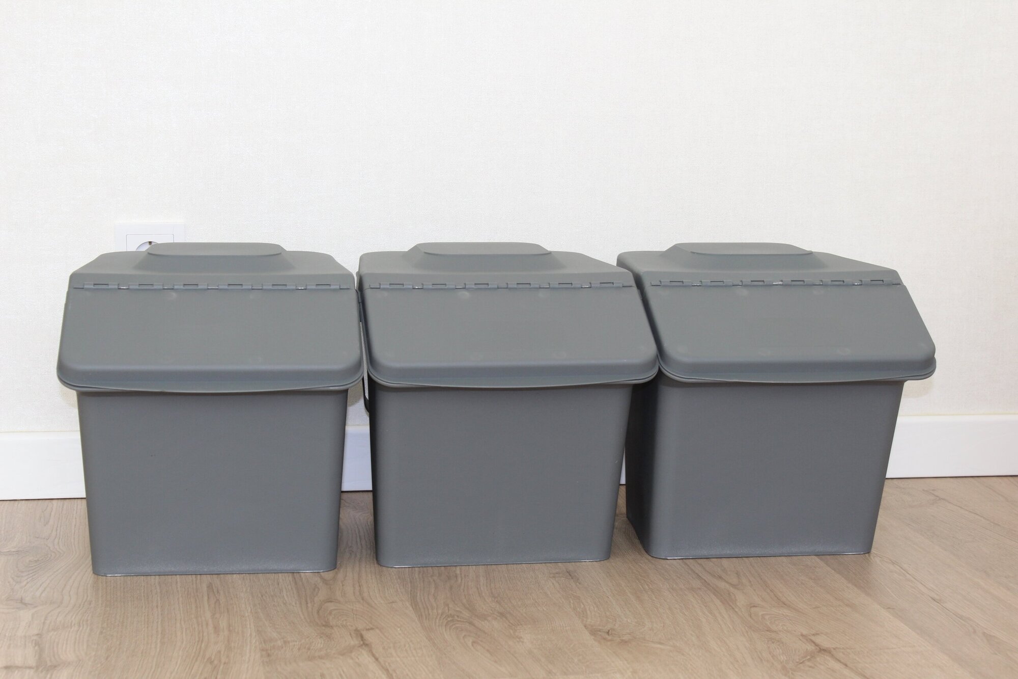 Комплект мусорных баков 3 х 11 л для раздельного сбора серый - фотография № 10