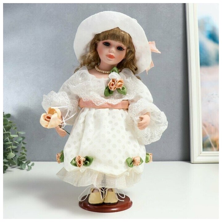 Кукла коллекционная керамика "Шелли в белом платье, шляпе и с розой" 30 см 7390261 .