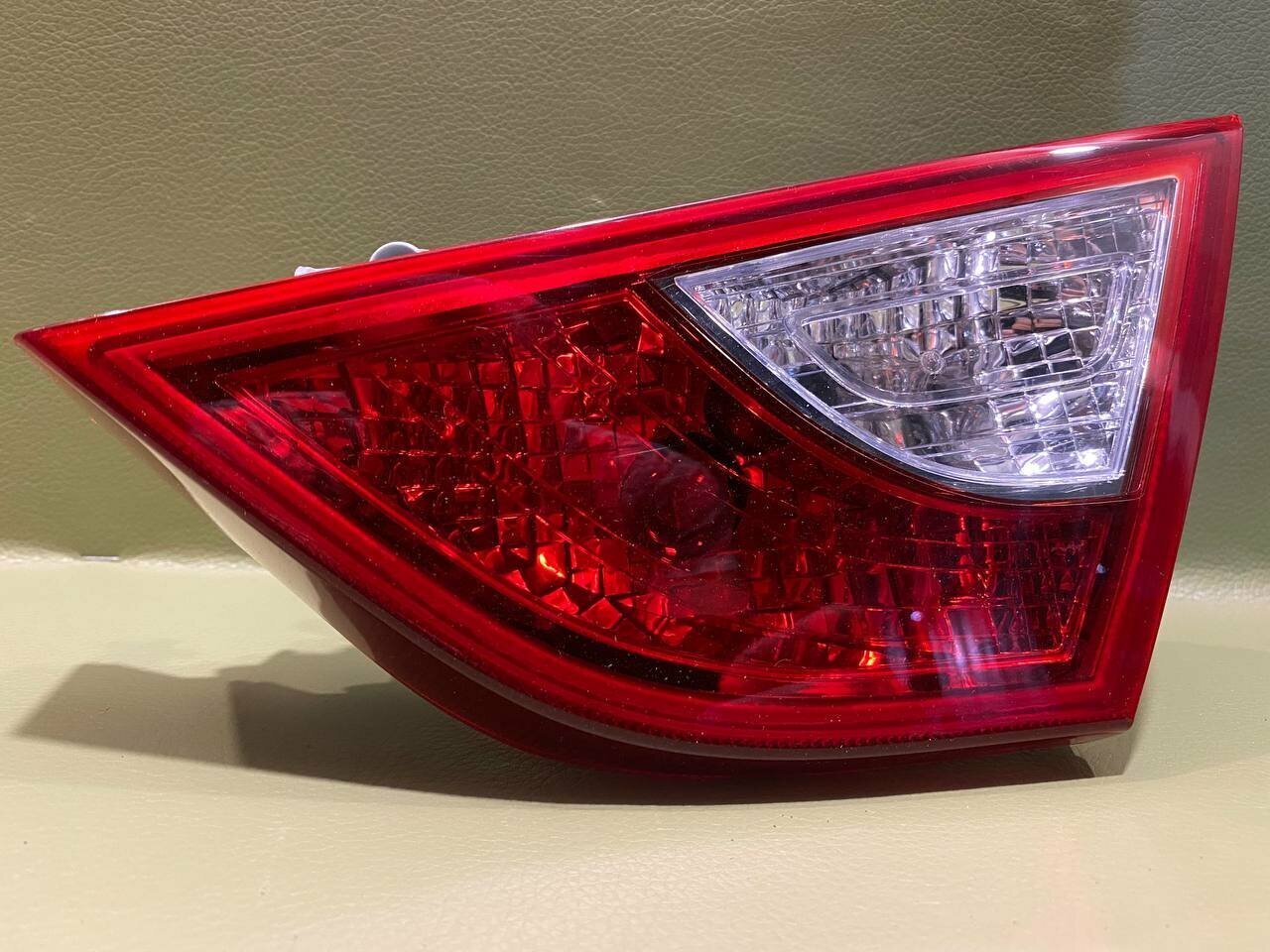 Фонарь задний левый внутренний для Hyundai Sonata 6 (2009-14гг) 924043S000