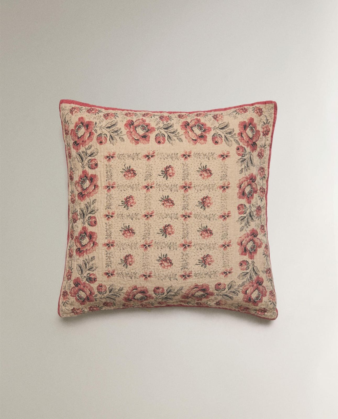 Наволочка декоративная ZARA HOME с цветами, бежевый, 45 x 45 см 3174/008/710-64