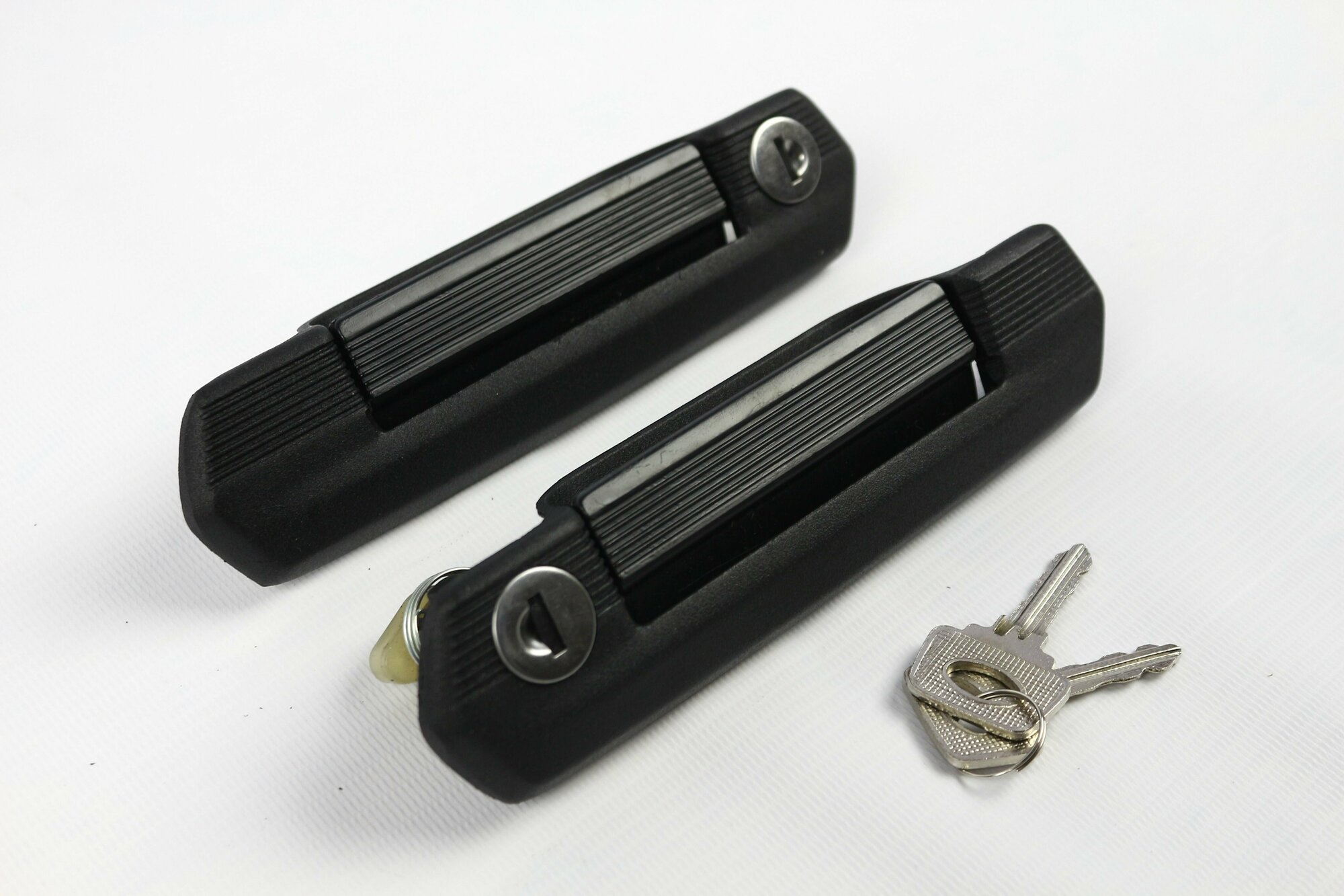 фото Ручки двери наружные Металлические дверные 21214 Нива Урбан с ключами, 2 шт.