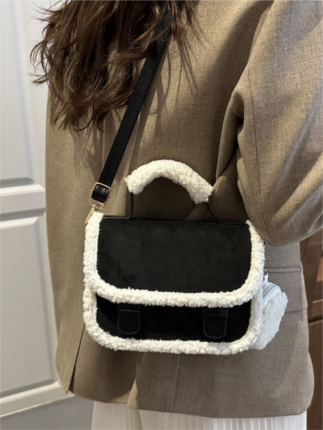 Сумка кросс-боди , фактура бархатистая, черная — фото 1