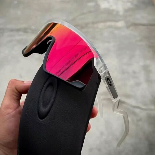 Изображение товара Горнолыжная маска Oakley 9280 Матовый белый цвет в сочетании с пурпурно-красным