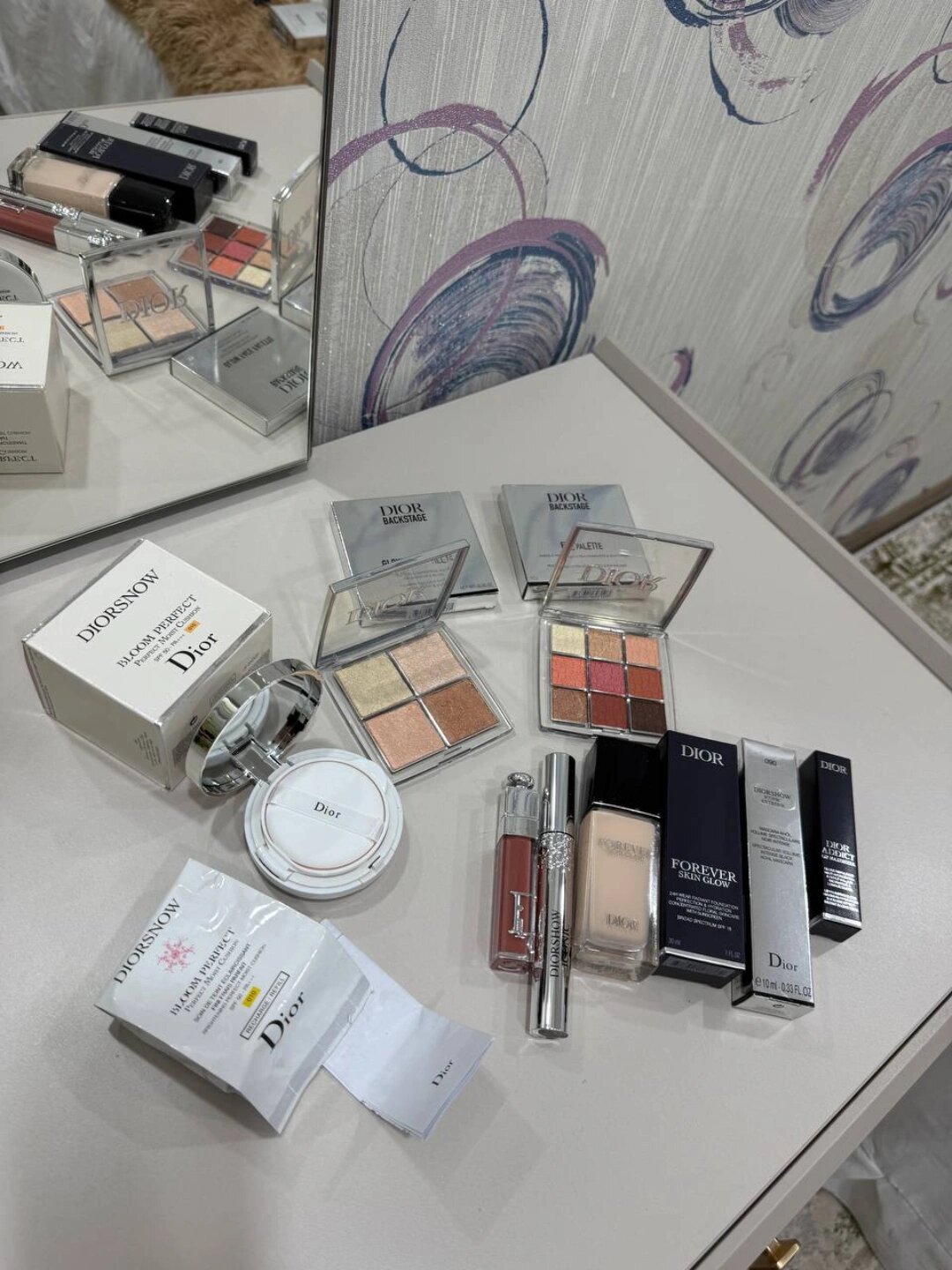 Подарочный набор Savdo belgisi Yo'q Dior NABOR 6 в 1, тушь, пудра, блеск, хайлайтер, тональный
