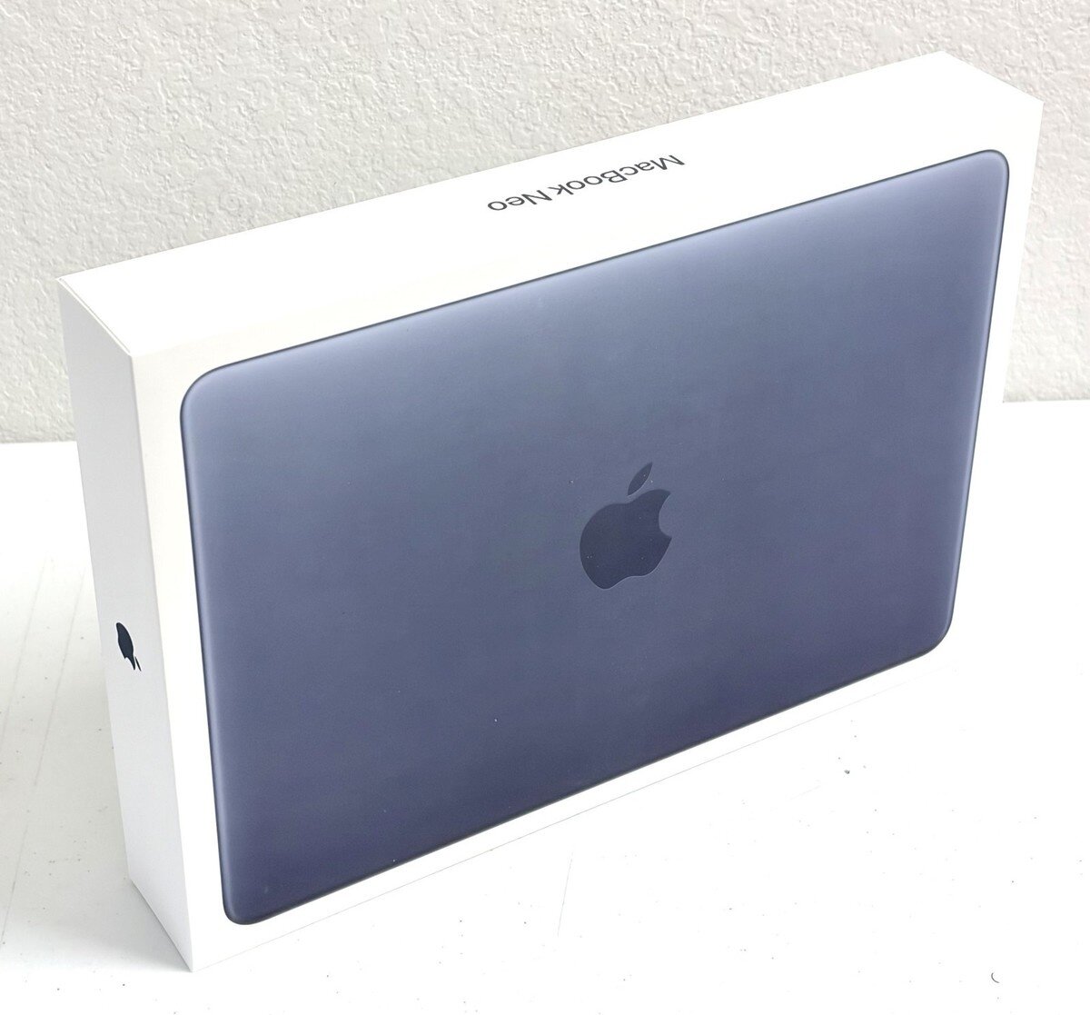 Ноутбук Apple MacBook Neo 13 Indigo, 8GB/256ГБ, процессор A18, экран 13", вес 1,2 кг