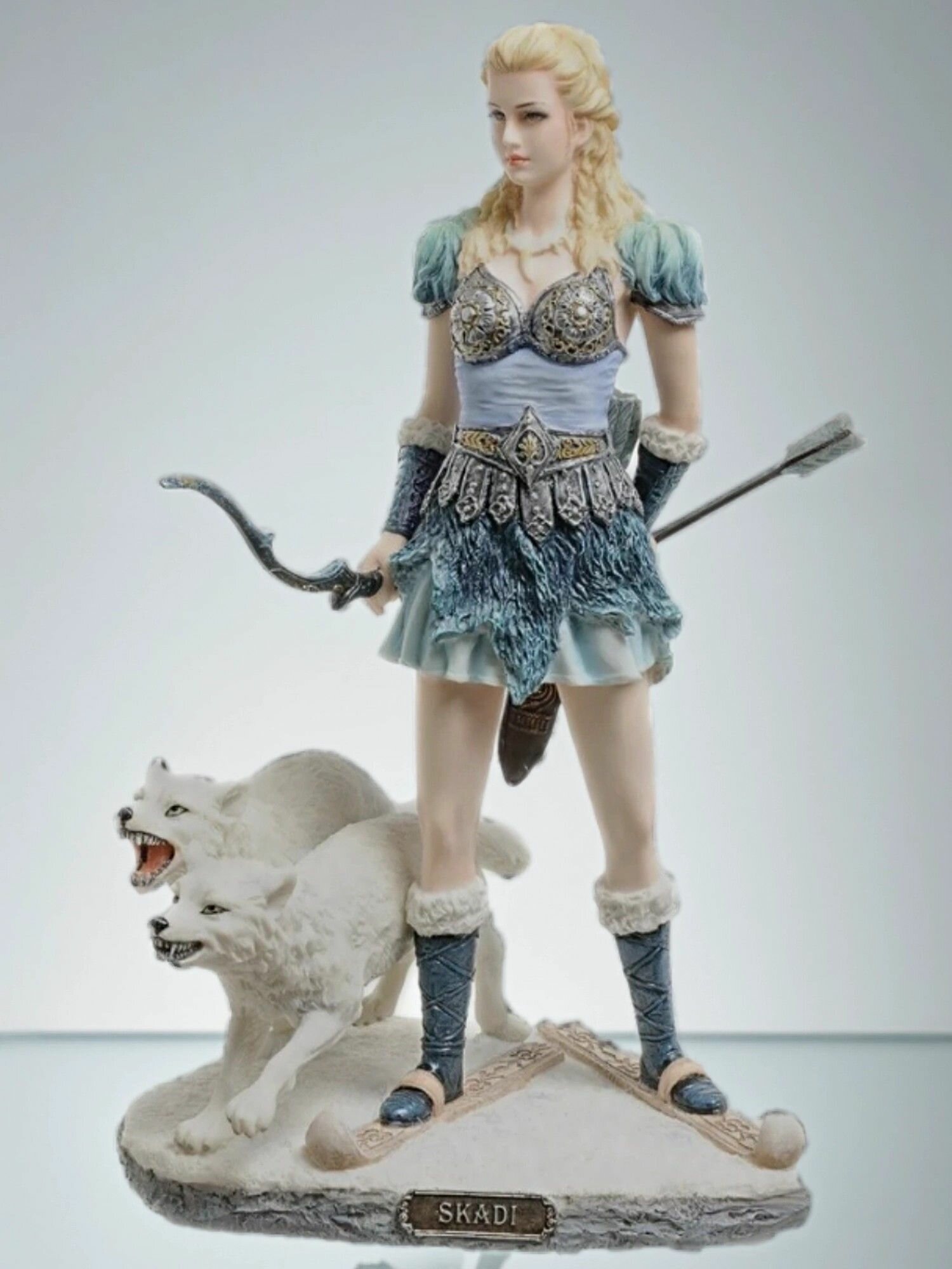 Статуэтка Скади - богиня охоты, зимы и гор, 27*16,5*20,5см, материал изготовления полистоун