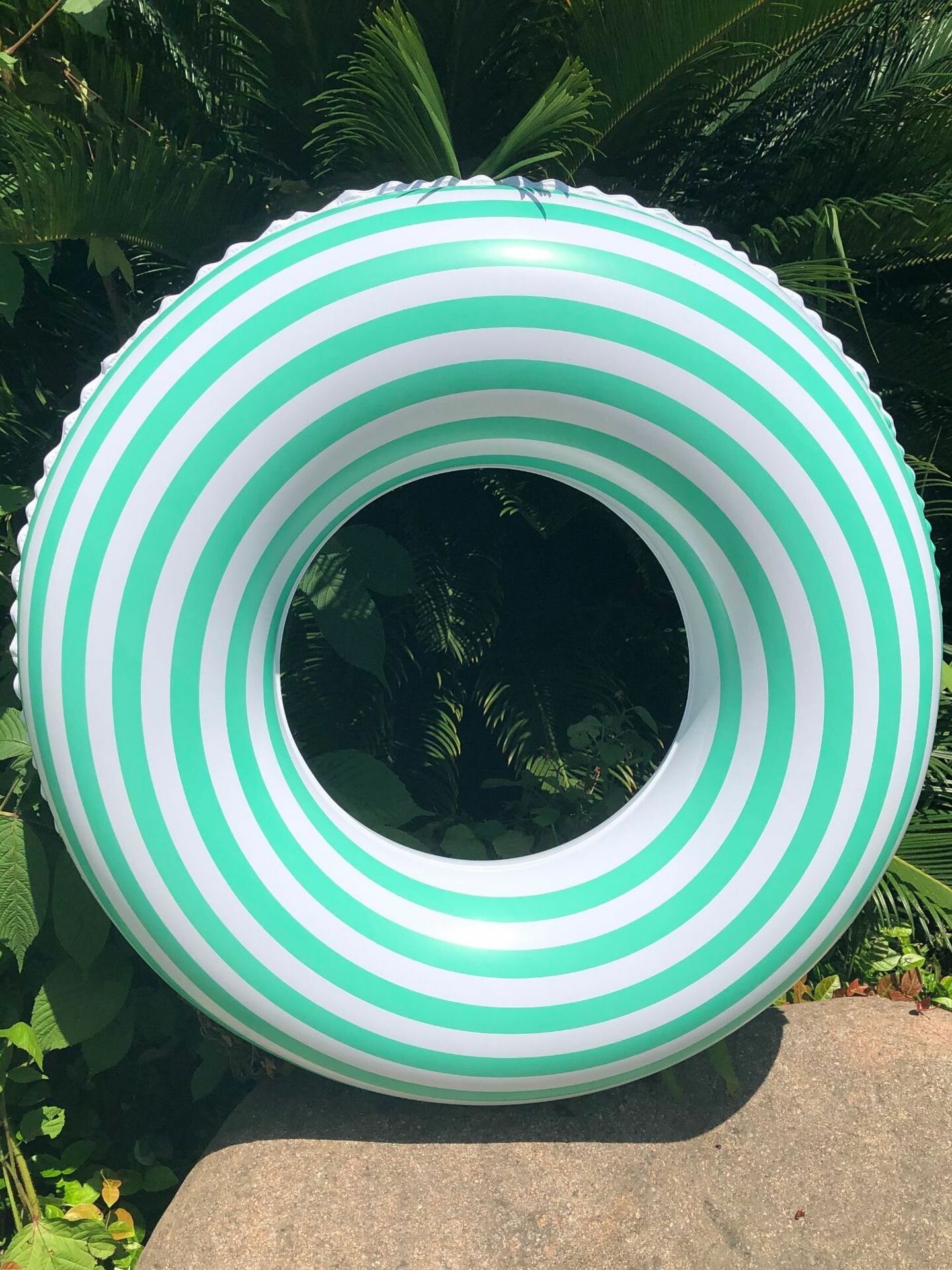 Надувной круг для плавания