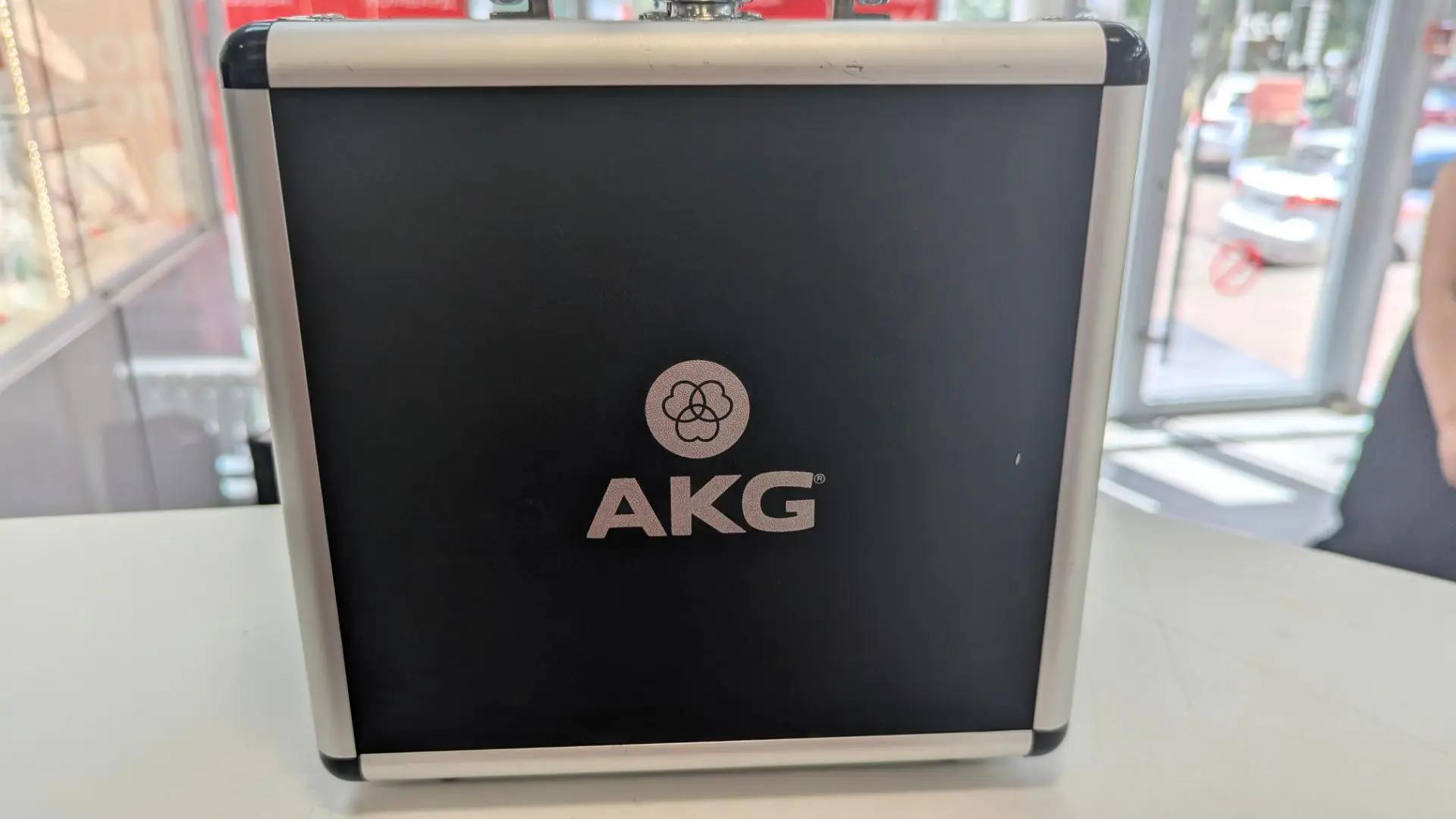 Микрофон AKG P220