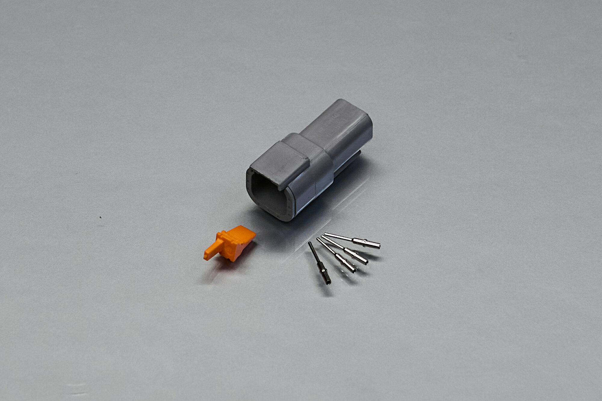 Deutsch Connectors комплект 4-контактного разъёма DT04-4P-KT