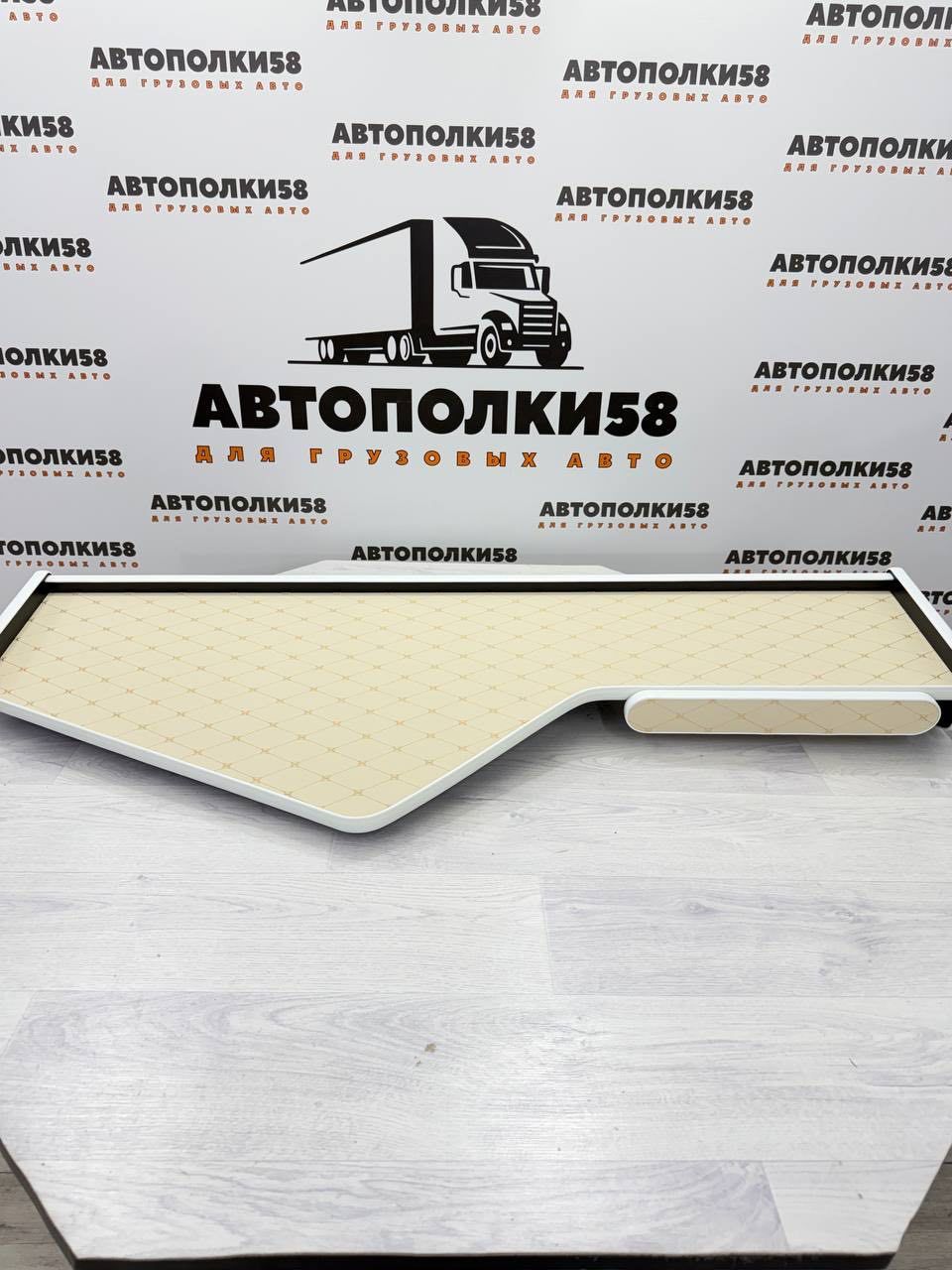 Стол полка на торпеду грузового автомобиля экокожа Бежевая подходит для Камаз К5
