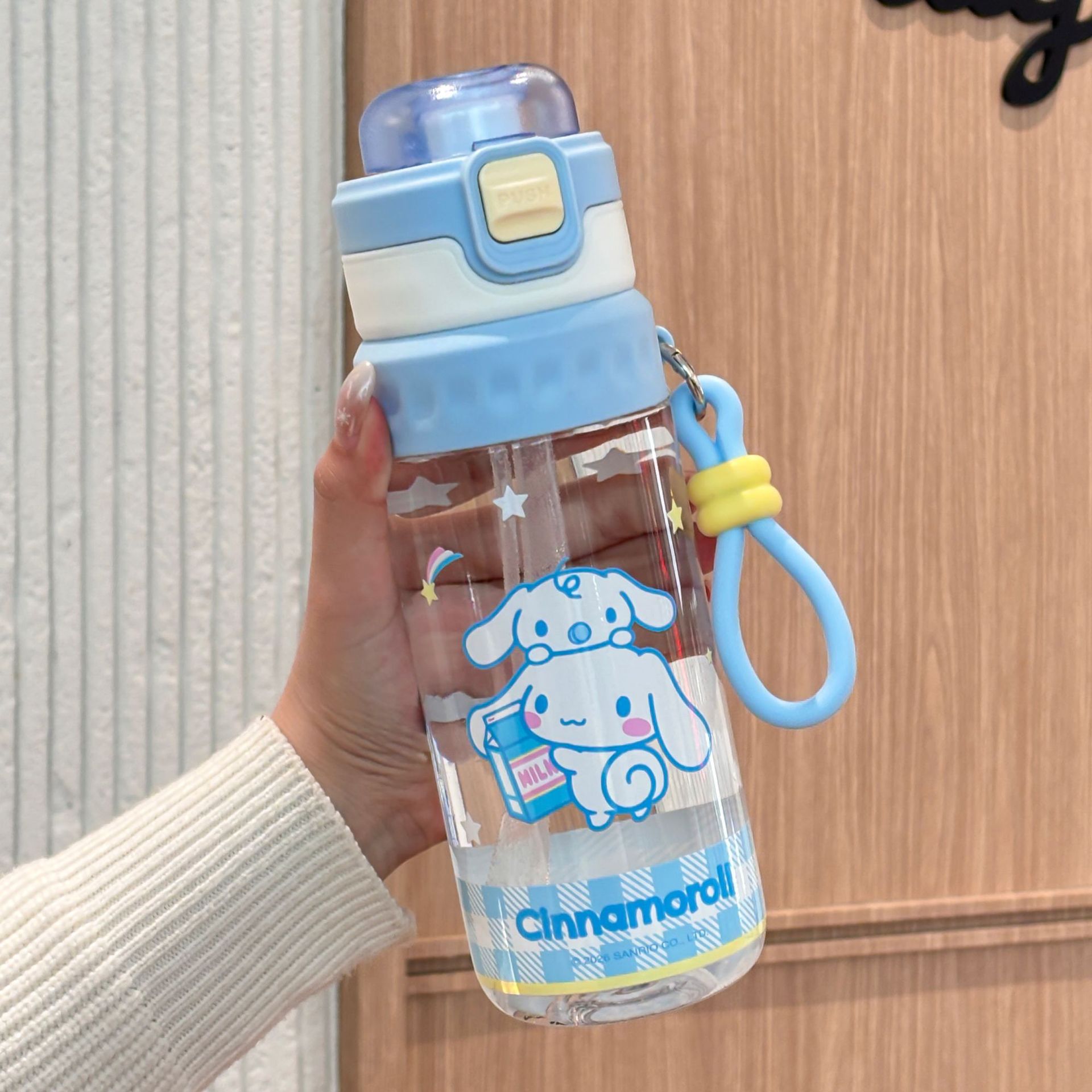 Детская бутылка для воды с крышкой-пуфером и трубочкой Sanrio, пластиковый спрей с мультяшным рисунком