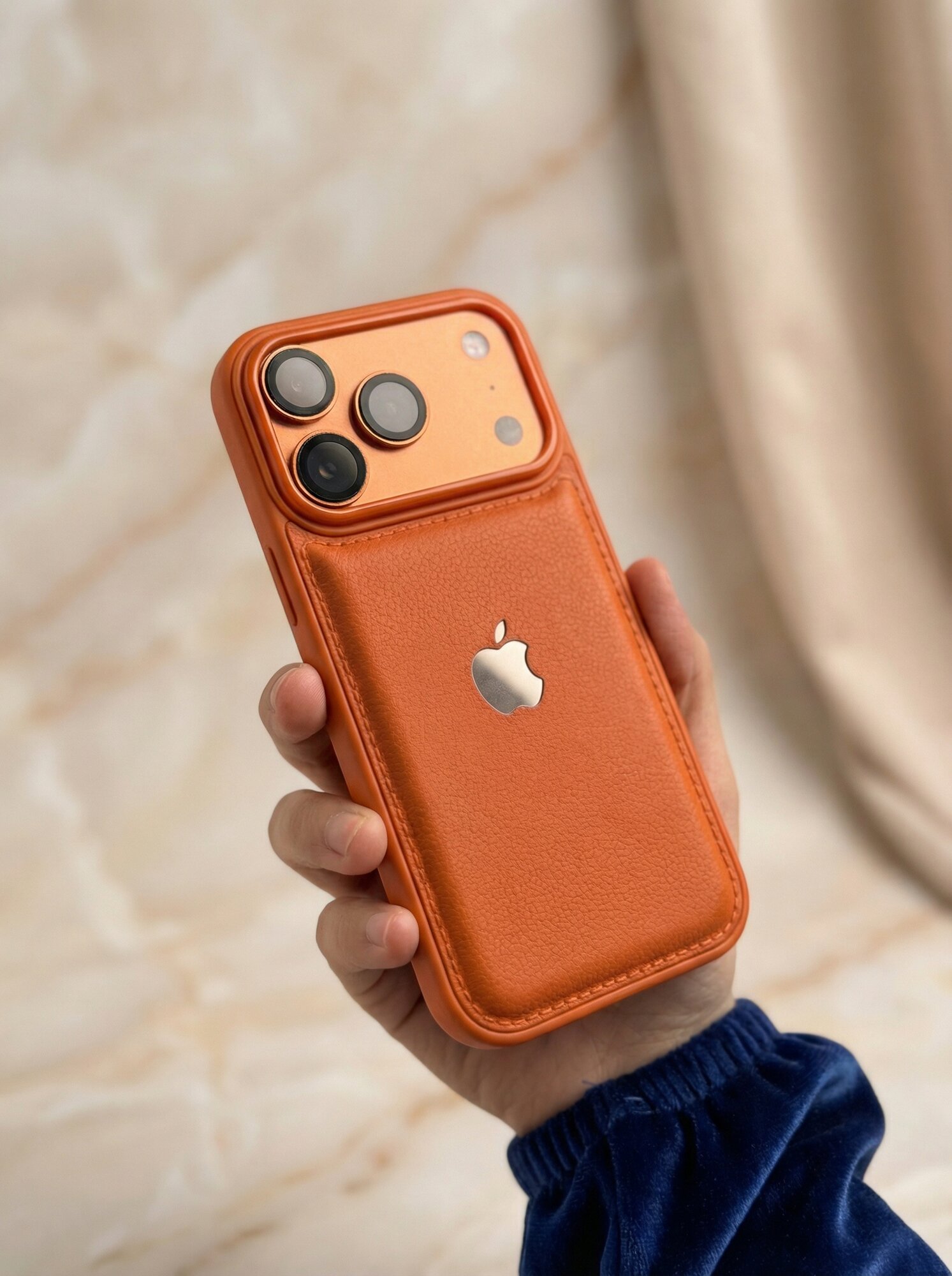 Чехол на айфон 17 Pro, Pro Max, c искусственно-кожаным материалом.