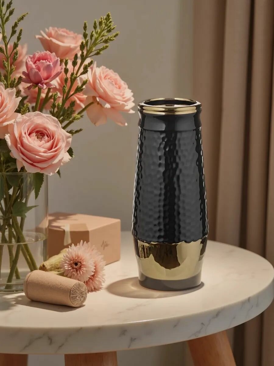 Ваза Синий квадрат, настольная, керамика, 20x9x9 см, черная, золотистая — фото 1