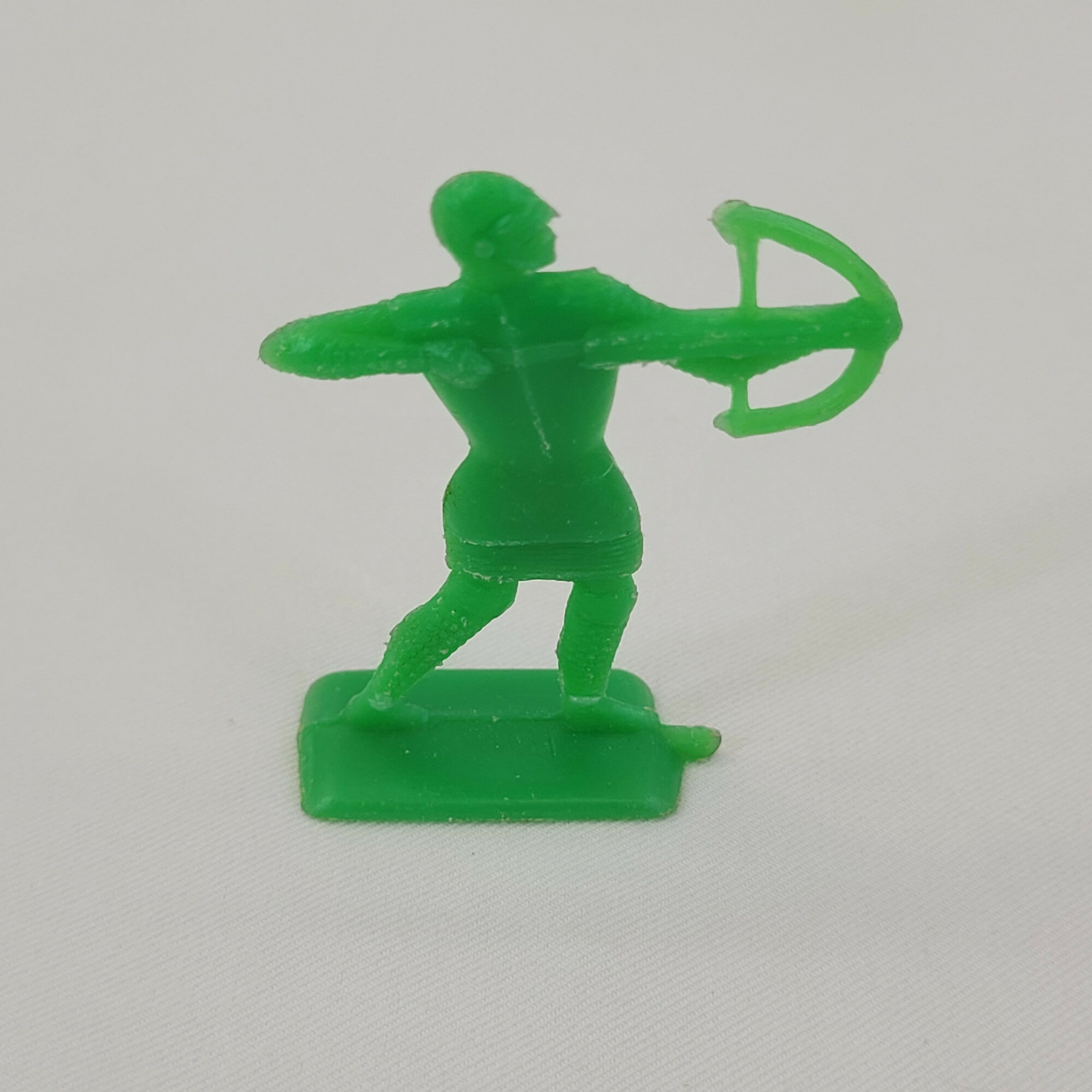 Игрушка винтажная СССР. Солдатик на подставке с винтовкой в руках, фигурка для игры и коллекции