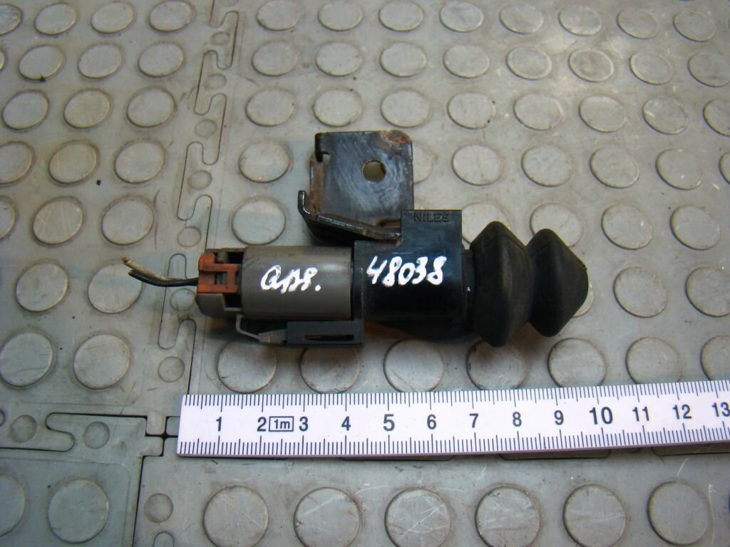 Выключатель концевой Nissan Qashqai (J10) 2006-2014 25362JD000 (с пробегом)