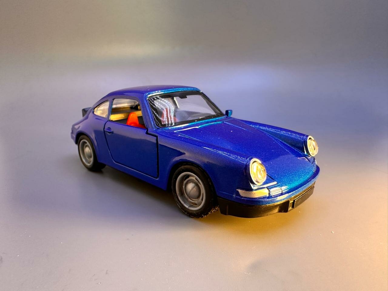 Машинка металлическая коллекционная 1:36 PORSCHE 911, синий металлик, инерционный/ в подарок календарик