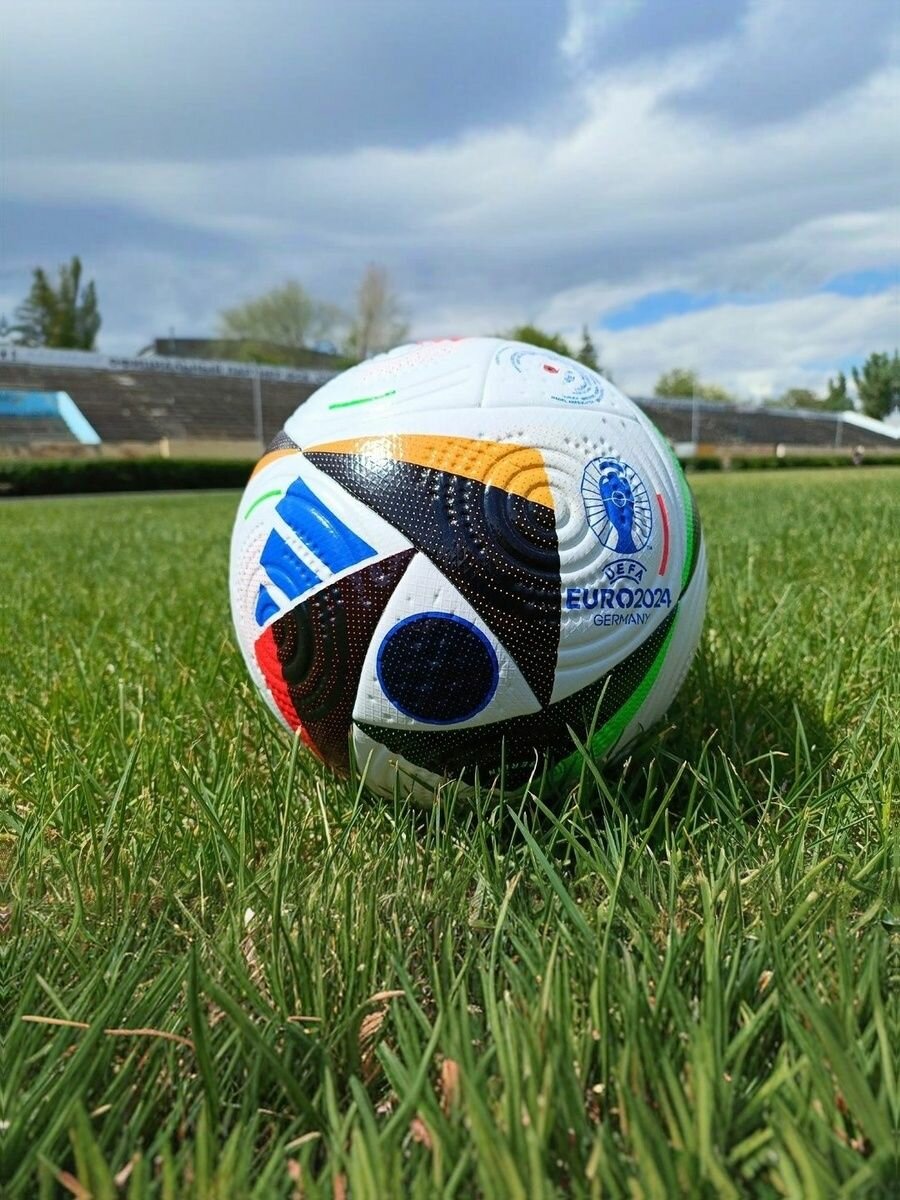 Мяч футбольный, футзальный, ADIDAS Euro24 Competition размер 4