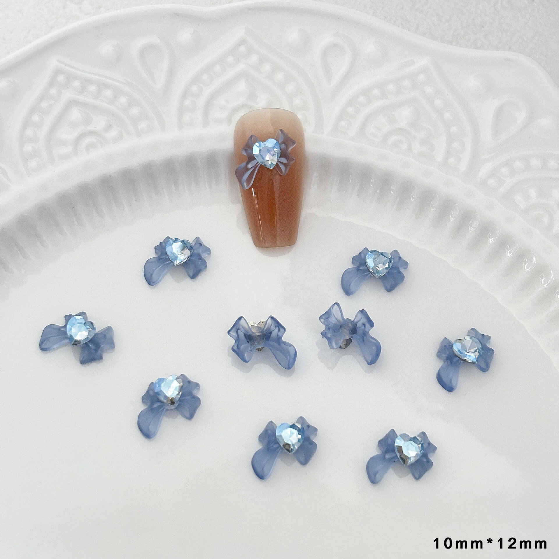 Сердце дракона с бантом, стразы матовые и кристальные, украшение для ногтей - Стиль 06