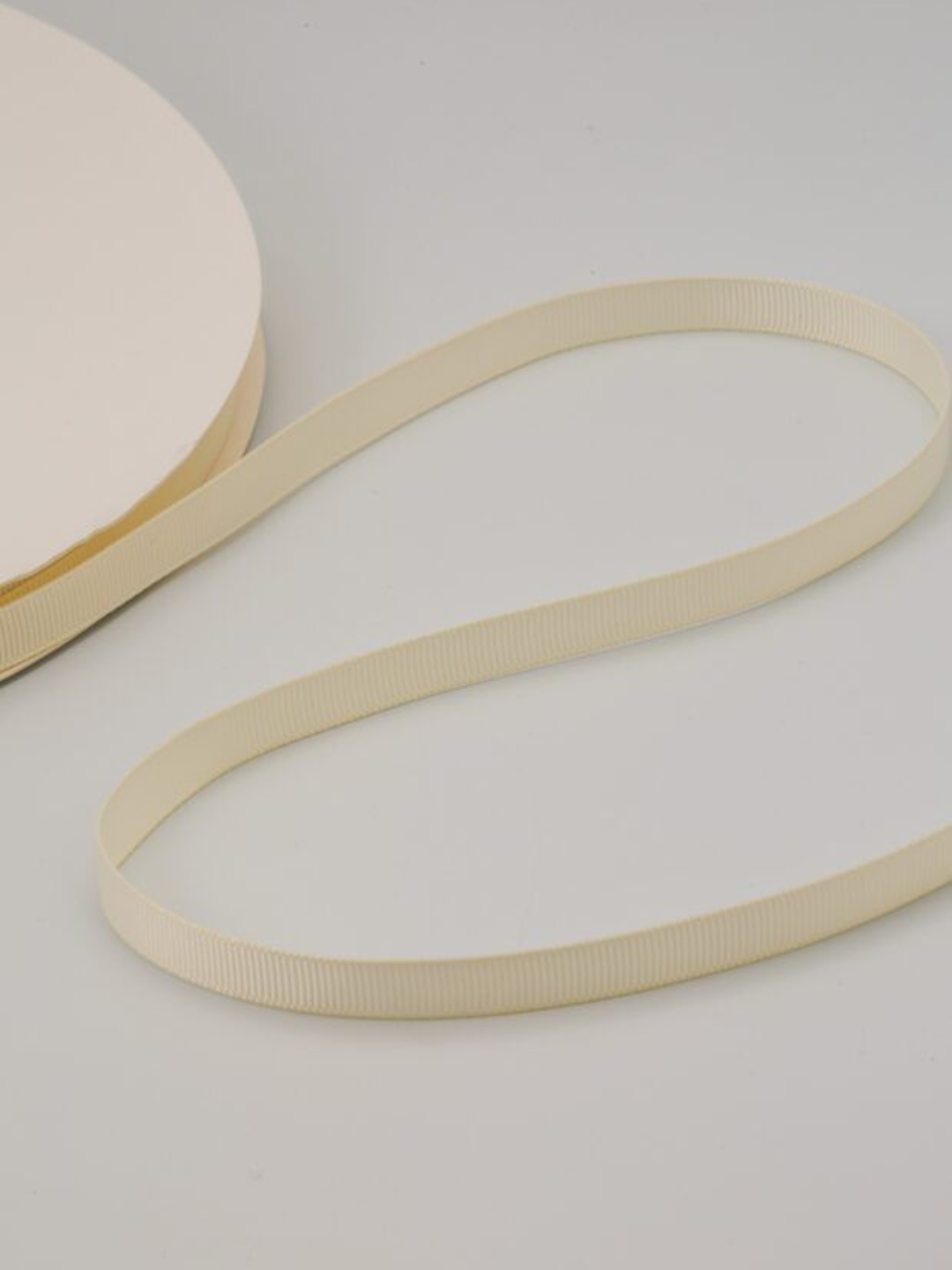 Репсовая лента для шитья и рукоделия, плотная, матовая ширина 1,5 см, длина 5 метров — фото 1