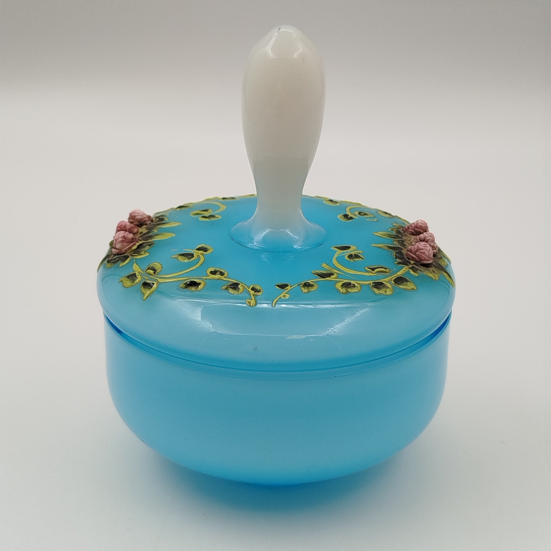 Шкатулка (бонбоньерка) голубого оттенка с декором из роз, Empoli Glass Opaline, стекло