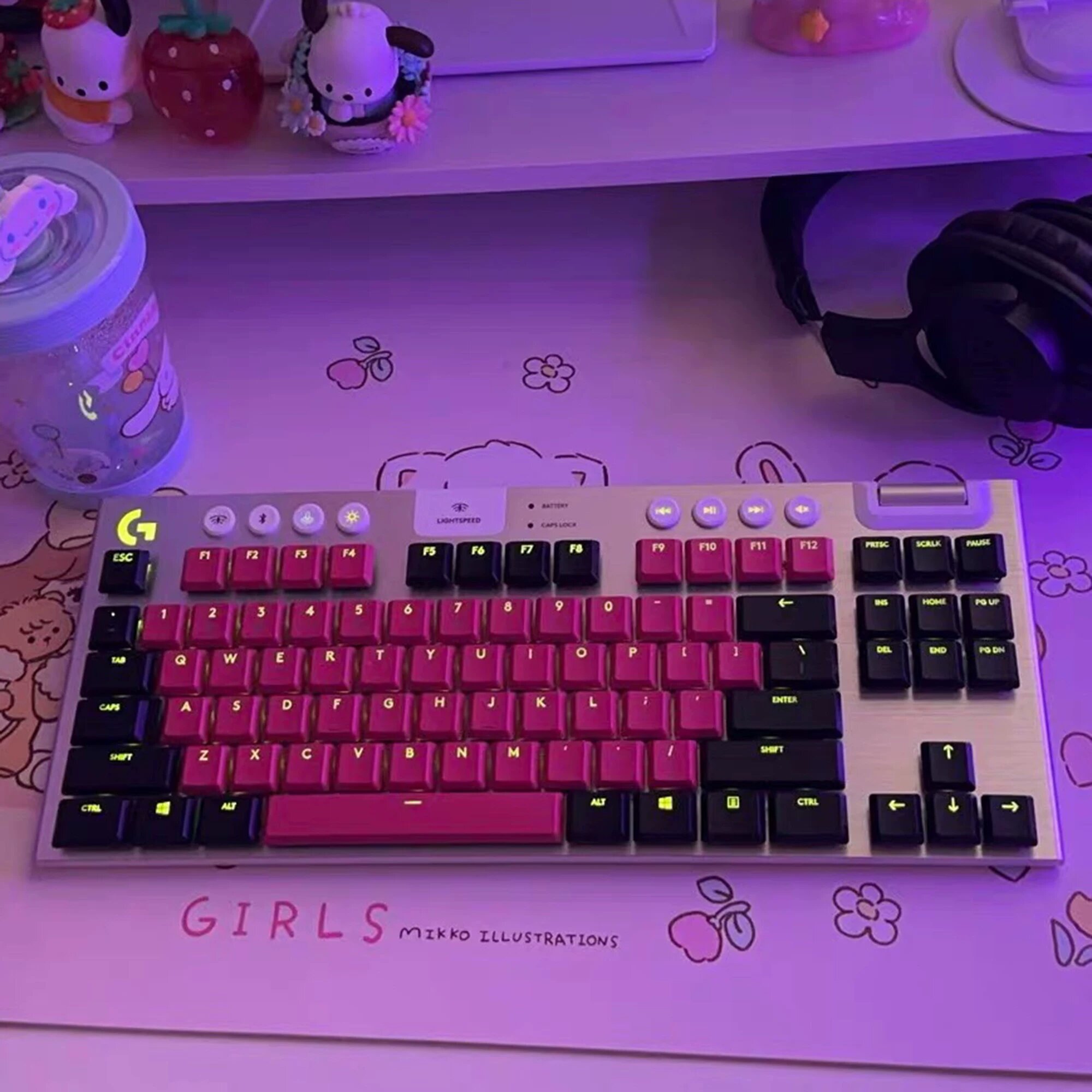Кастомные черно-розовые клавиши для механической клавиатуры Logitech G913/G813/G915 (розовая клавиша-пробел)