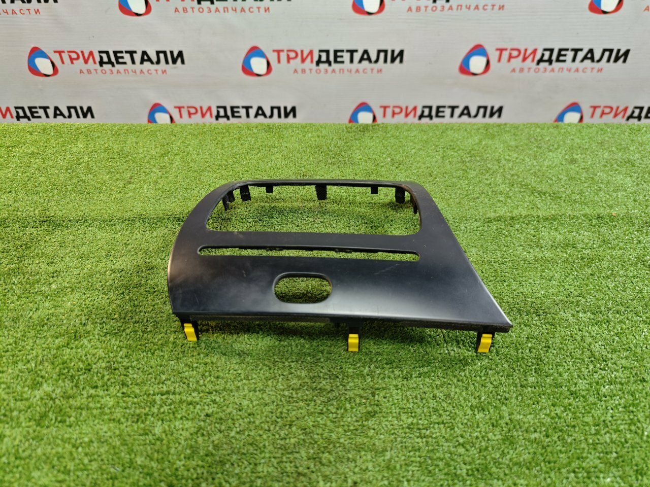Рамка магнитолы Kia Cerato 1.6 G4FG 2013 (б/у)