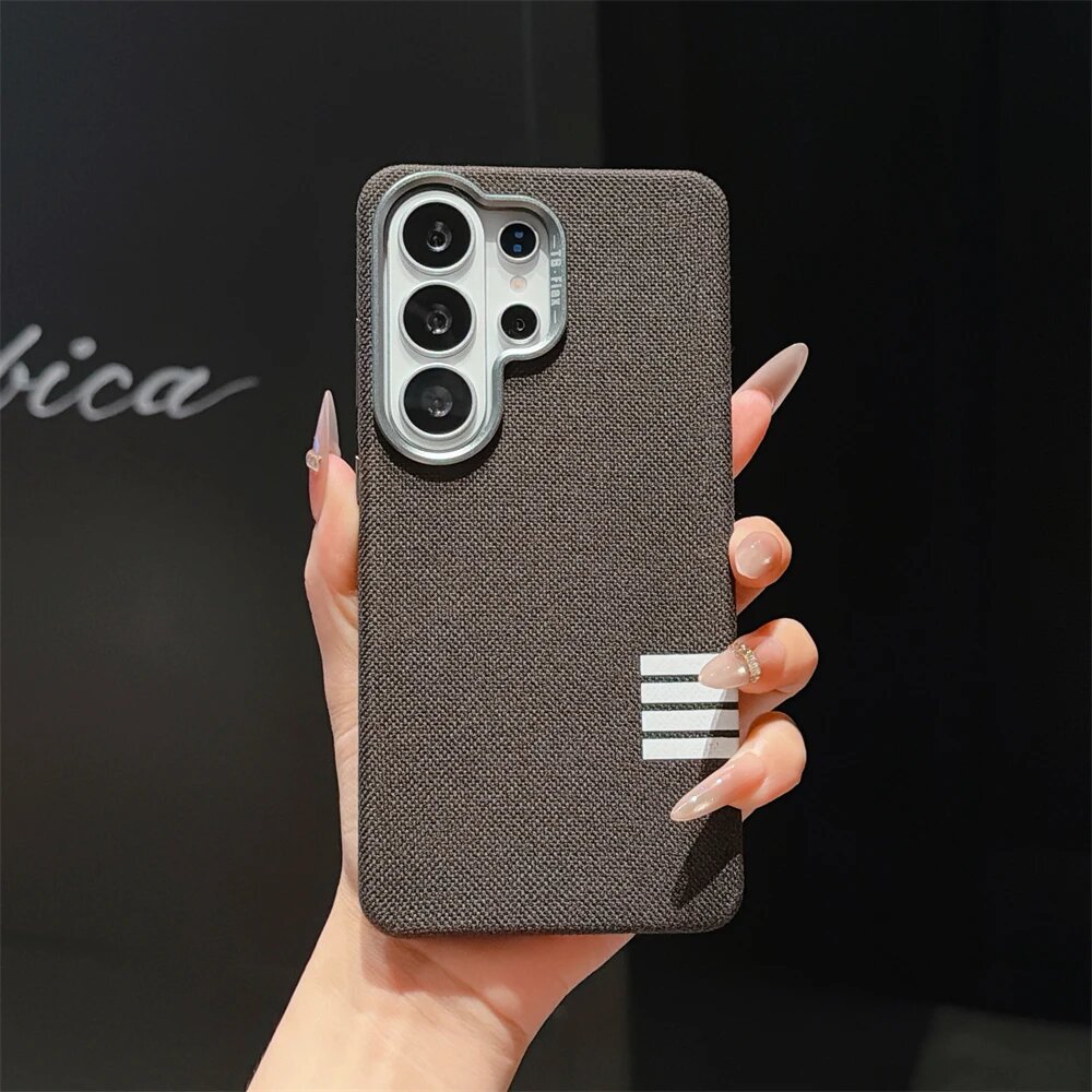 Черный чехол для Samsung Galaxy S23+ с магнитом