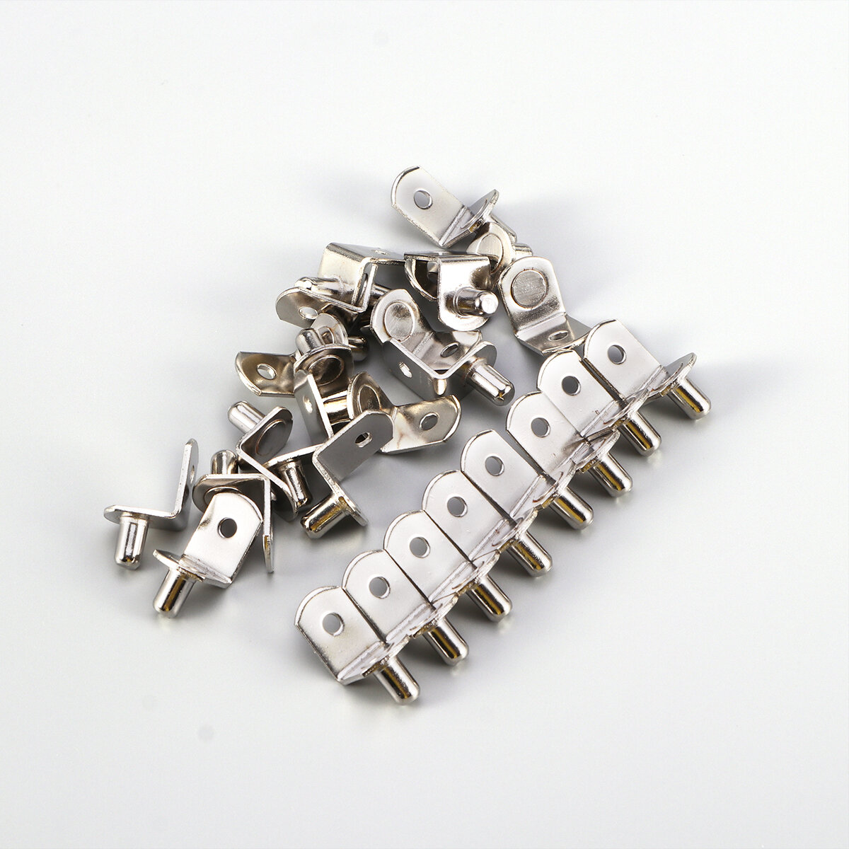 Крепёжные элементы для полок никелевого цвета размером 3.00x1.50x1.50cm