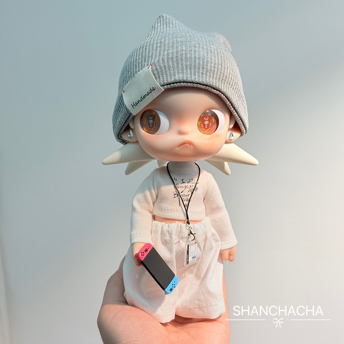 Набор 4 предмета Zisiga, серия Seattle, для кукол 20 см, BJD, 1/6, верх, белые штаны, серая шапка, серьги